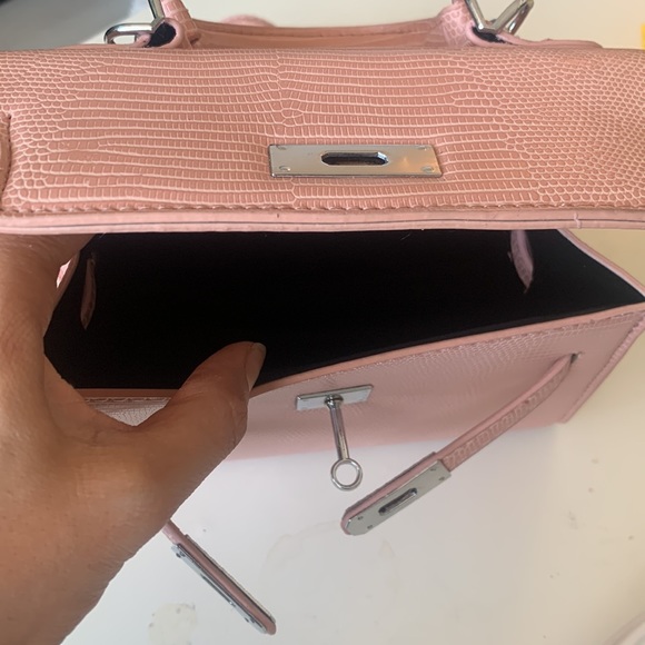 Pink Faux PURSE 💗 - Picture 4 of 5